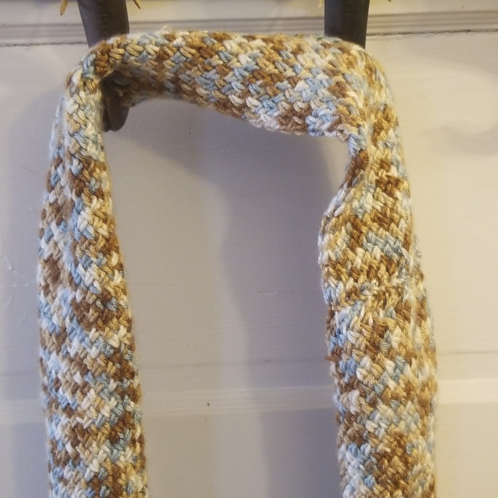 Handmade loop scarf - Picture 2 of 3